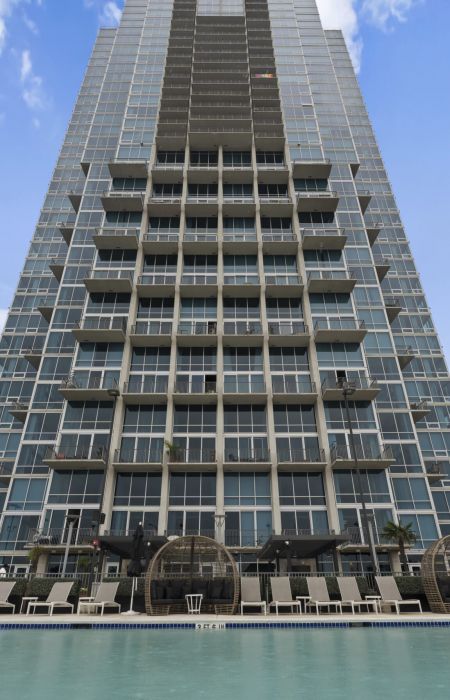 The Vue Charlotte high rise apartment exterior