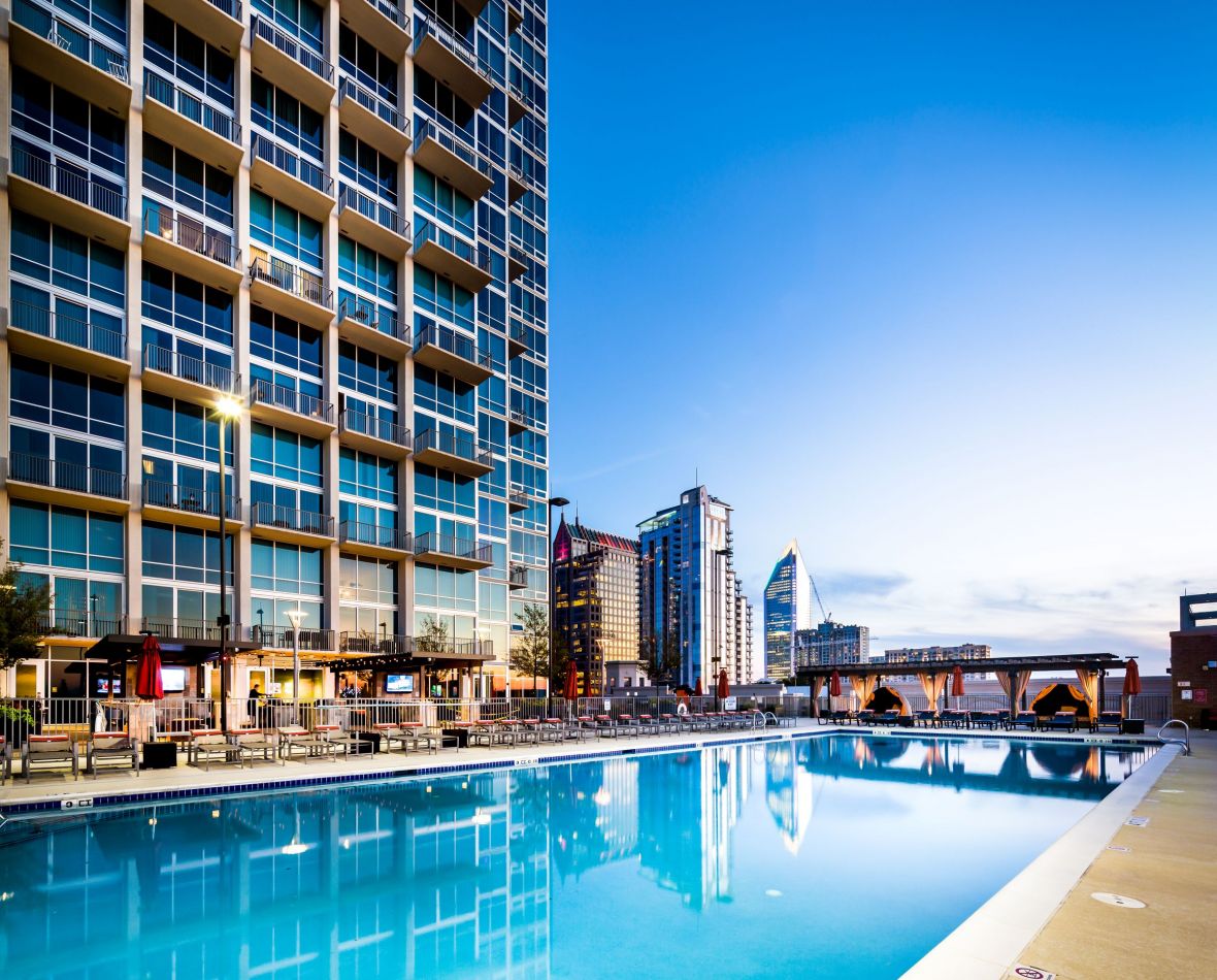 The Vue Charlotte rooftop luxury pool with surrounding outdoor lounge area